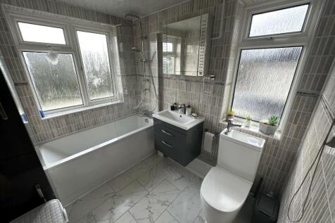 FITTED BATHROOM