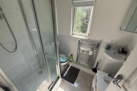 FITTED SHOWER ROOM