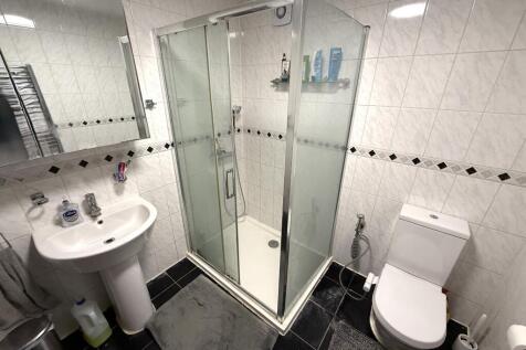 FITTED SHOWER ROOM