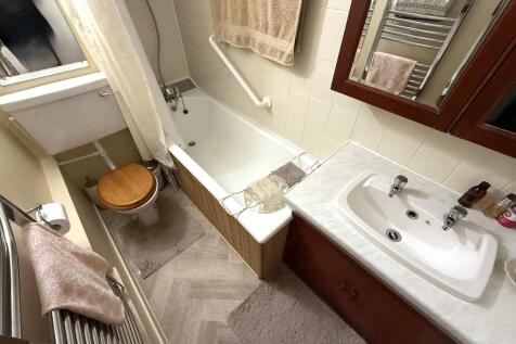 FITTED BATHROOM