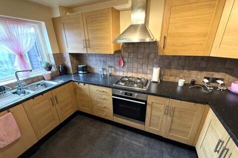 FITTED KITCHEN