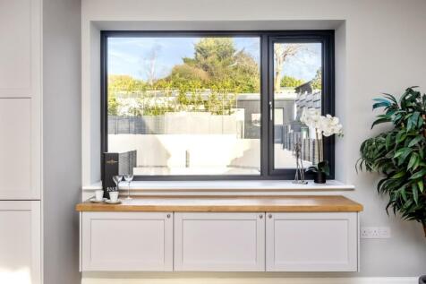 Warren Road, kitchen 4 .jpg