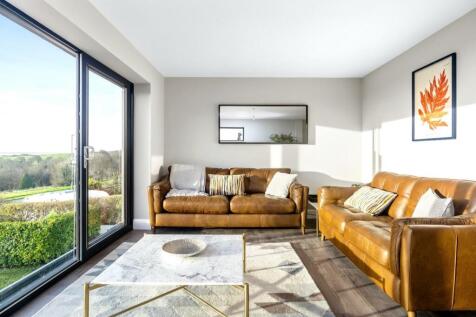 Warren Road, lounge 3 .jpg