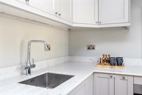 Warren Road,kitchen 2 - Copy.jpg