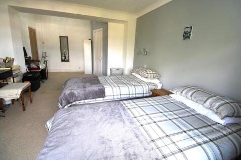 Master Bedroom with Walk-In Wardrobe &amp; Jack &amp; Jill En-Suite Bathroom