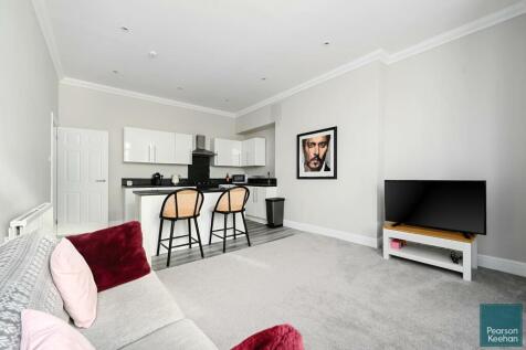 Girton House, Kingsway, Bn3 (4).jpg