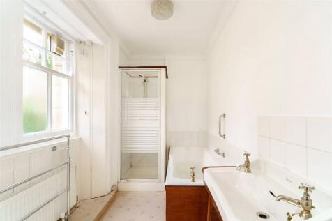 Family Bathroom 2