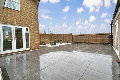 Low-Maintenance Garden 437