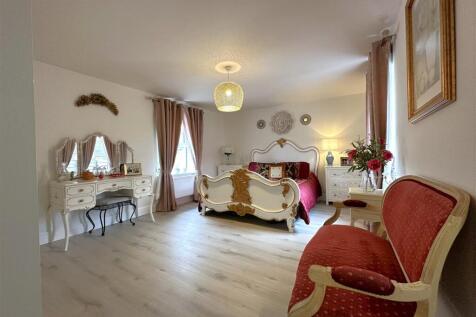Master Bedroom 194