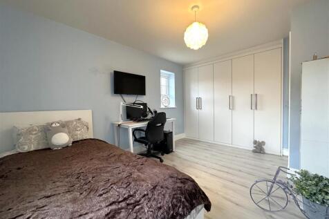 Second Bedroom With Fitted Wardrobes 218