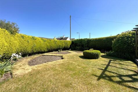 Enclosed Side Garden 494