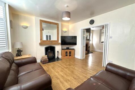 Lounge Into Dining Room 897