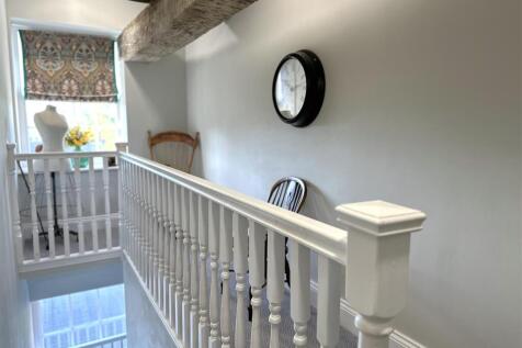 Communal Landing Space 835