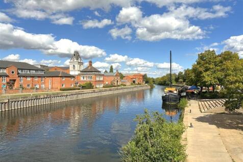 Delightful Riverside Setting 624
