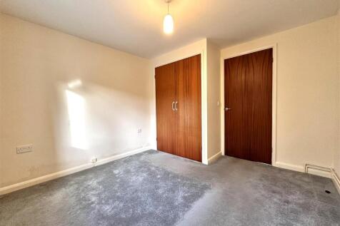 Bedroom One With Fitted Wardrobes 475
