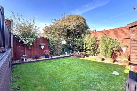 Private Rear Garden 094