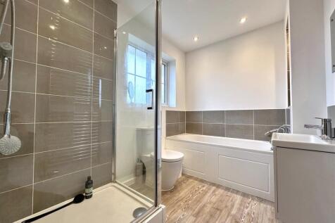 Four-Piece Family Bathroom 840