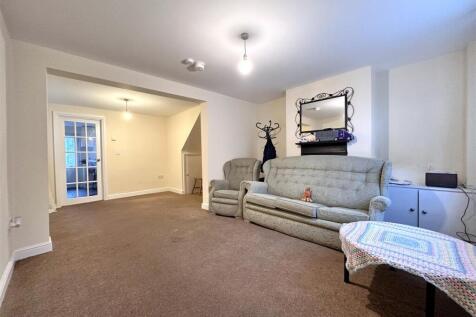 Lounge Through To Dining Room 124