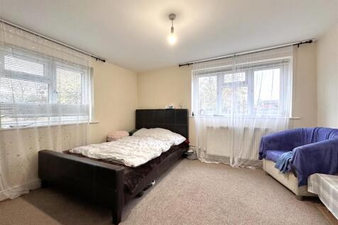 Dual-Aspect Bedroom Two 087