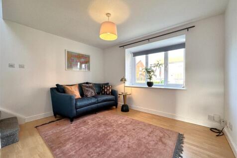 Bay-Fronted Living Room 274