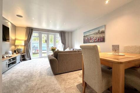 Generous Lounge/Diner 513