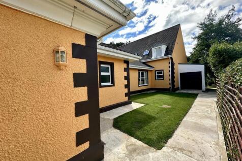 Rear Garden QV.jpg