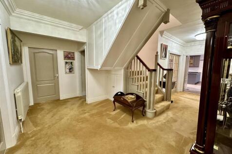 Hallway.jpg