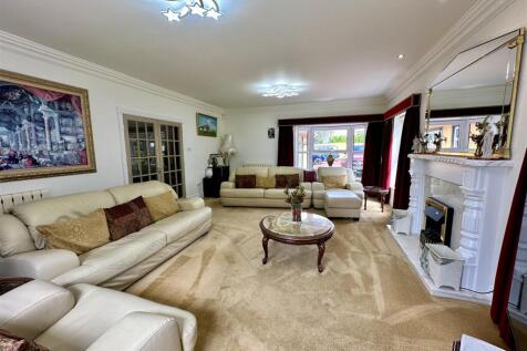 Living Room QV.jpg