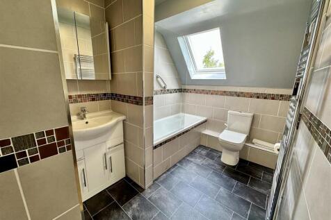 Family Bathroom QV.jpg