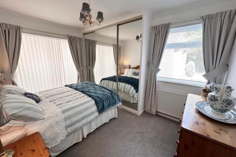 bed 1.jpg
