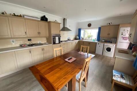 KITCHEN 2.jpg