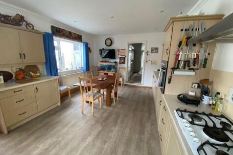 KITCHEN 3.jpg