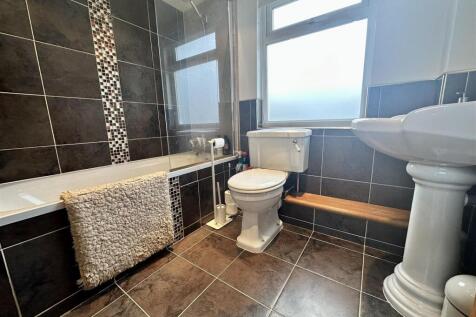 Bathroom Orm.JPG
