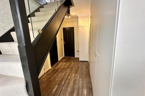 Hallway Orm.JPG