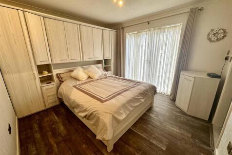 Master Bed Orm.JPG
