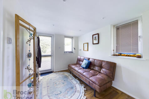 CAM00470P1-PR0038-STILL07