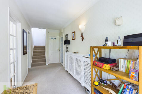 CAM00470P1-PR0038-STILL13