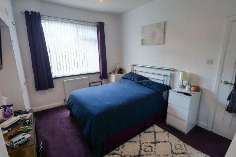 Master Bedroom Dual Aspect