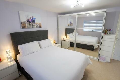 Master Bedroom Dual Aspect
