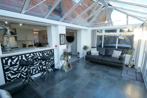 Conservatory Dual Aspect