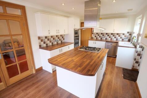 Kitchen Dual Aspect