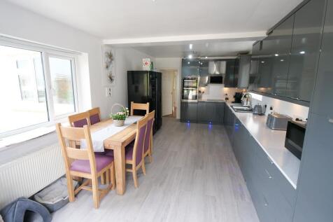 Kitchen Dual Aspect