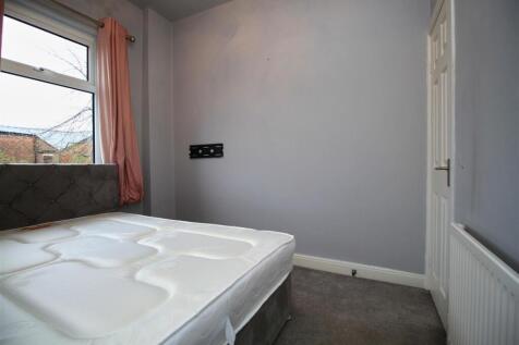 Second bedroom...jpg