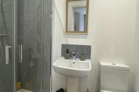Room 1 / 4 ensuite