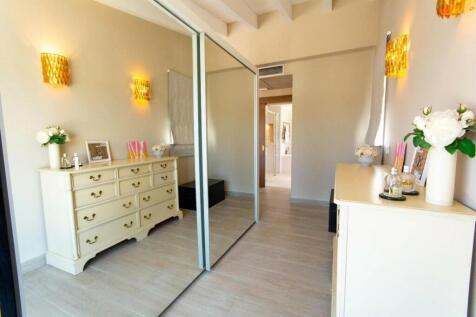 25bae7ea-a22f-4a1c-9