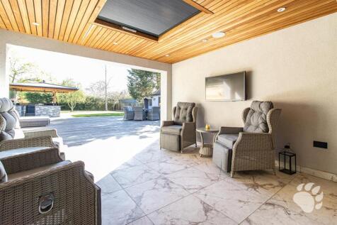 Outdoor Lounge