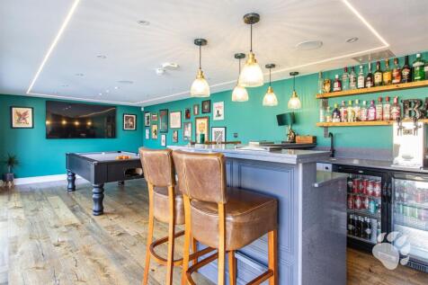 Bar / Games Room