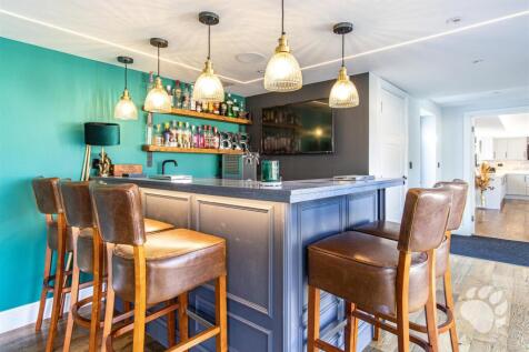 Bar / Games Room