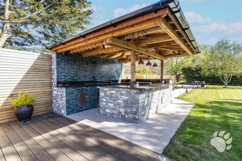 Outdoor Kitchen