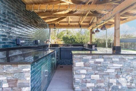 Outdoor Kitchen